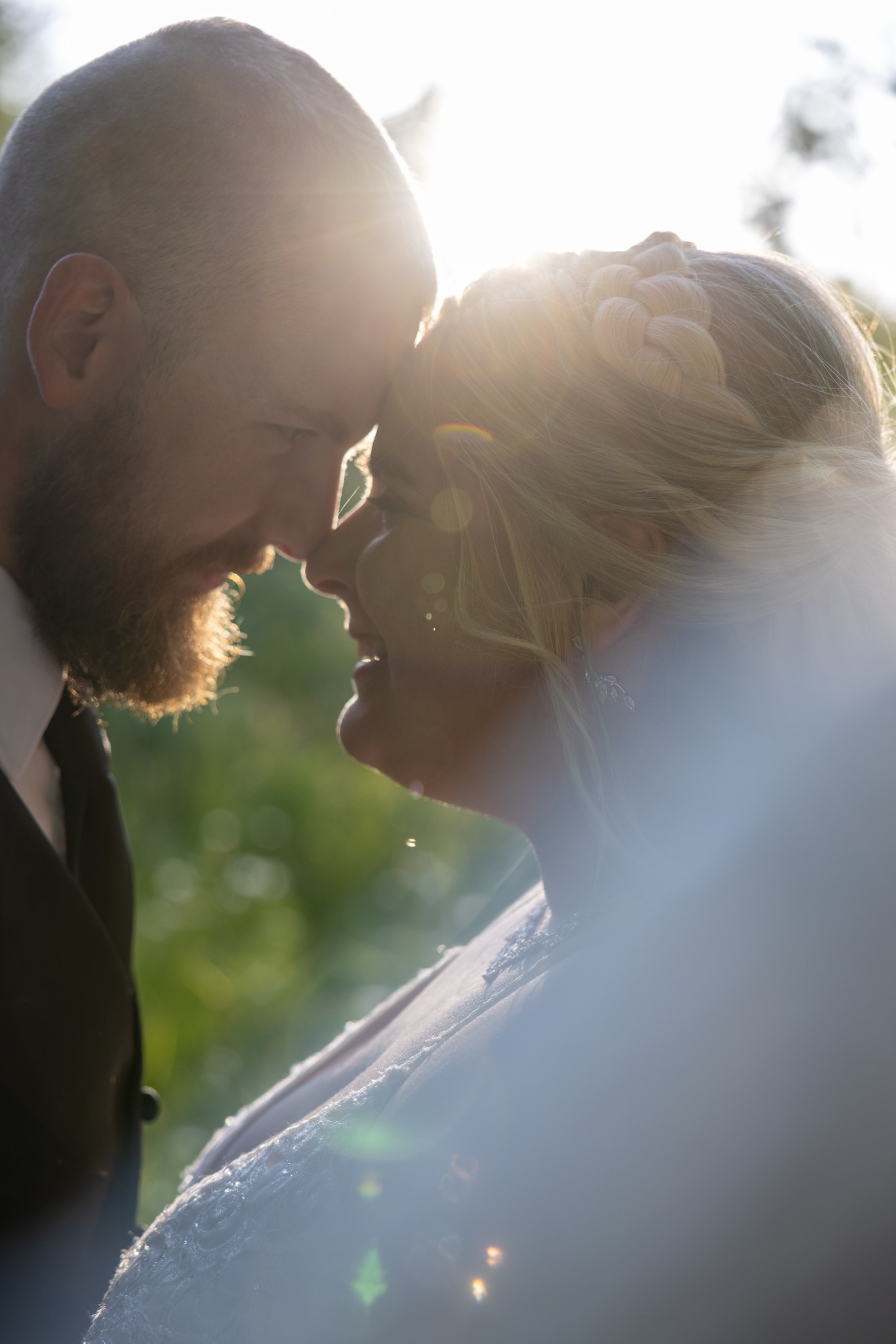 Wedding couple with Mount Rainier